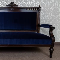 salonik-neorenesansowy-sofa-dwa-fotele-antyki-stare-granat-orzech (12)