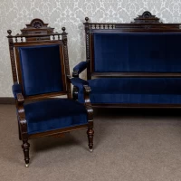 salonik-neorenesansowy-sofa-dwa-fotele-antyki-stare-granat-orzech (8)