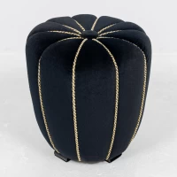 czarny-puf-halabala-stary-lata-50-truskawka-stolek-truskawka-tulipan (3)