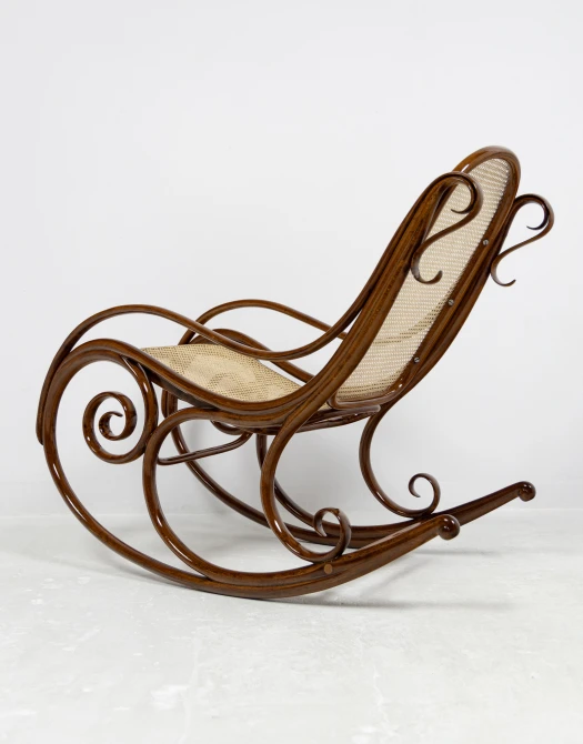Gięty fotel bujany Thonet Model Nr 1