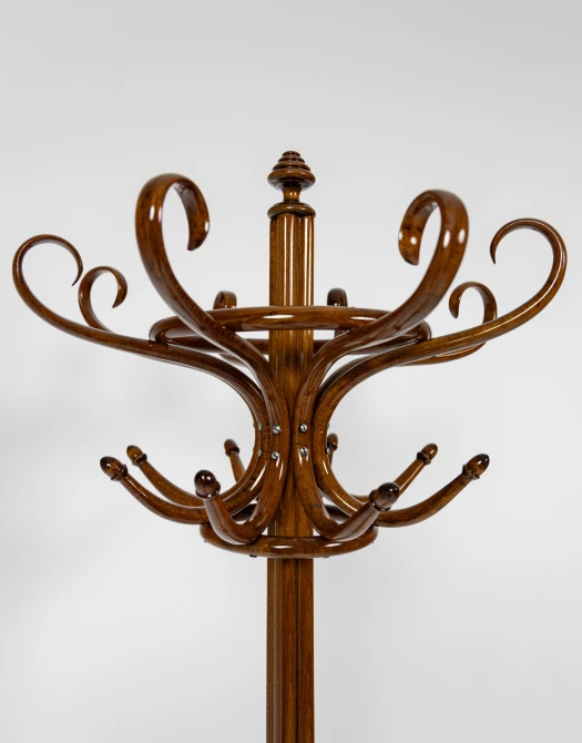 Wieszak stojący z giętego drewna – styl Thonet