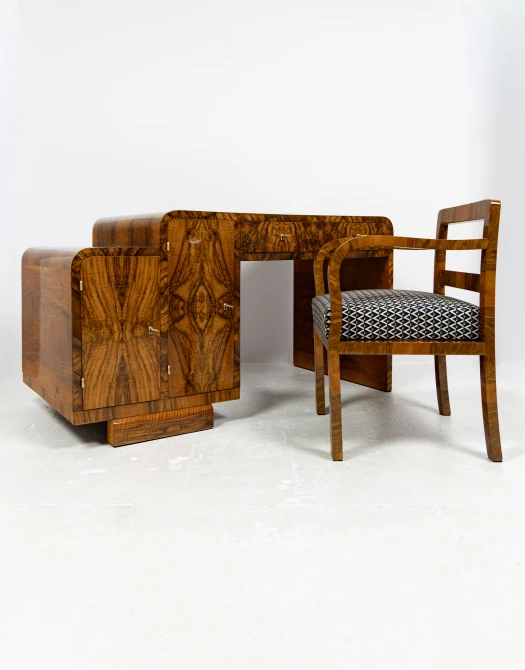 Asymetryczne biurko gabinetowe z fotelem – Art Déco 1925–1939