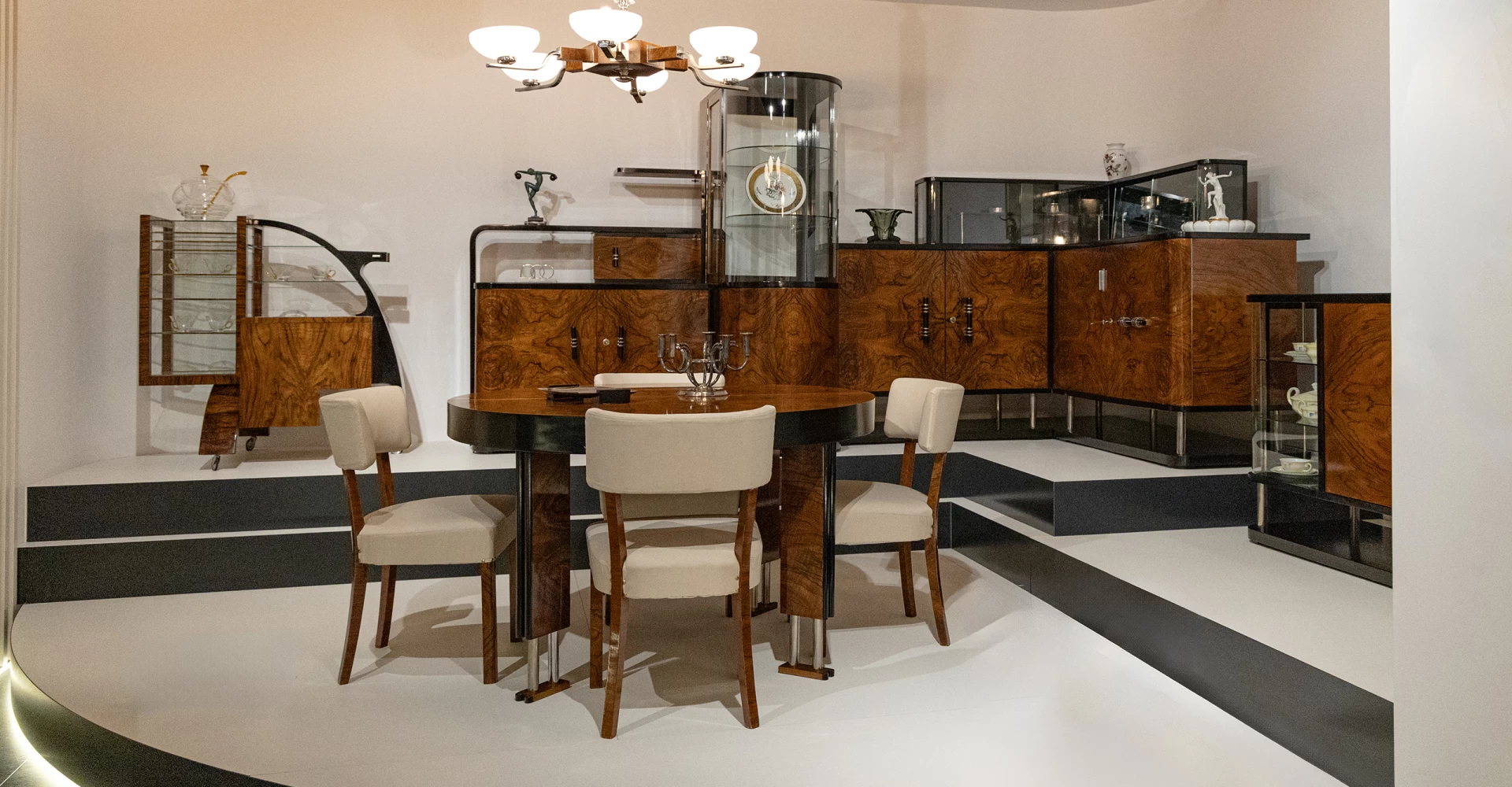 art-deco-meble-komplet-jadalnia-stol-krzesla-barek-kredens-muzeum-polock-2