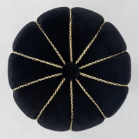 czarny-puf-halabala-stary-lata-50-truskawka-stolek-truskawka-tulipan (4)