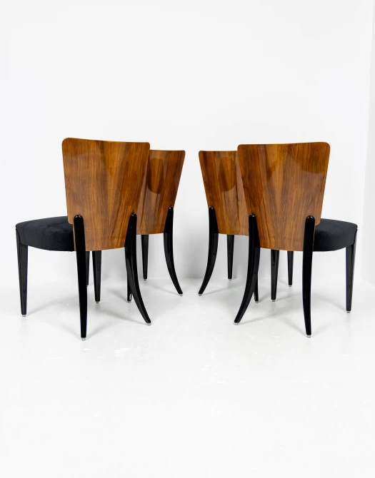 Komplet krzeseł H-214 – Modernistyczny projekt Halabali