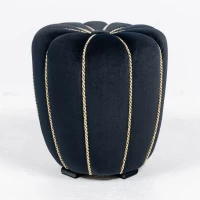 czarny-puf-halabala-stary-lata-50-truskawka-stolek-truskawka-tulipan (5)